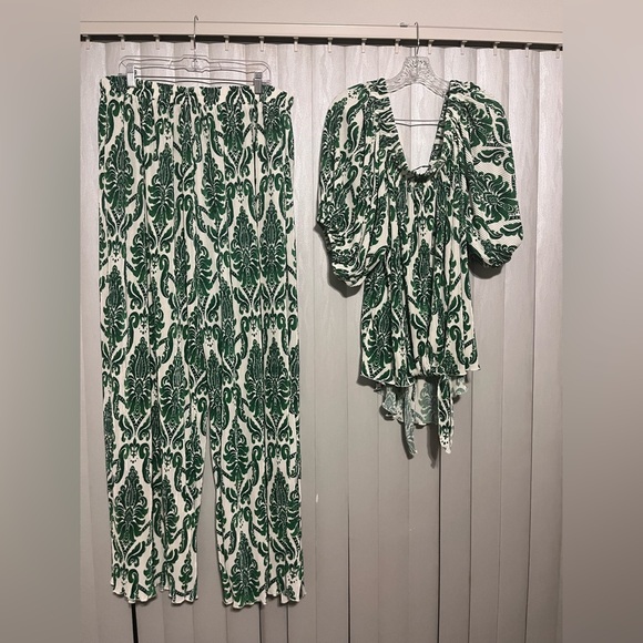 Bali Adventures Pant Set - Picture 8 of 13